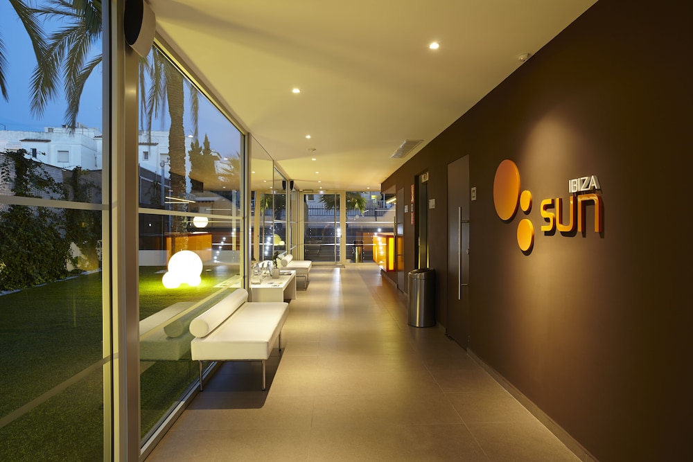 Ibiza Sun Apartments — Hotel building in Playa d'en Bossa, Balearic Islands