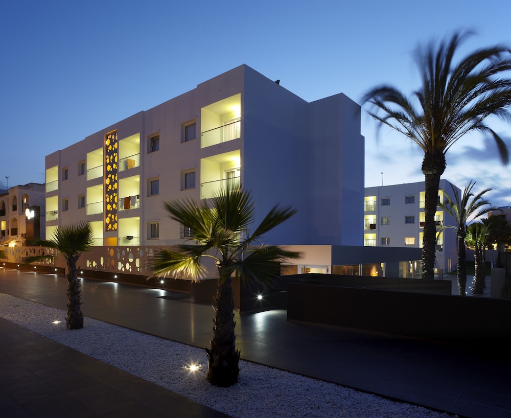 Ibiza Sun Apartments — Hotel building in Playa d'en Bossa, Balearic Islands