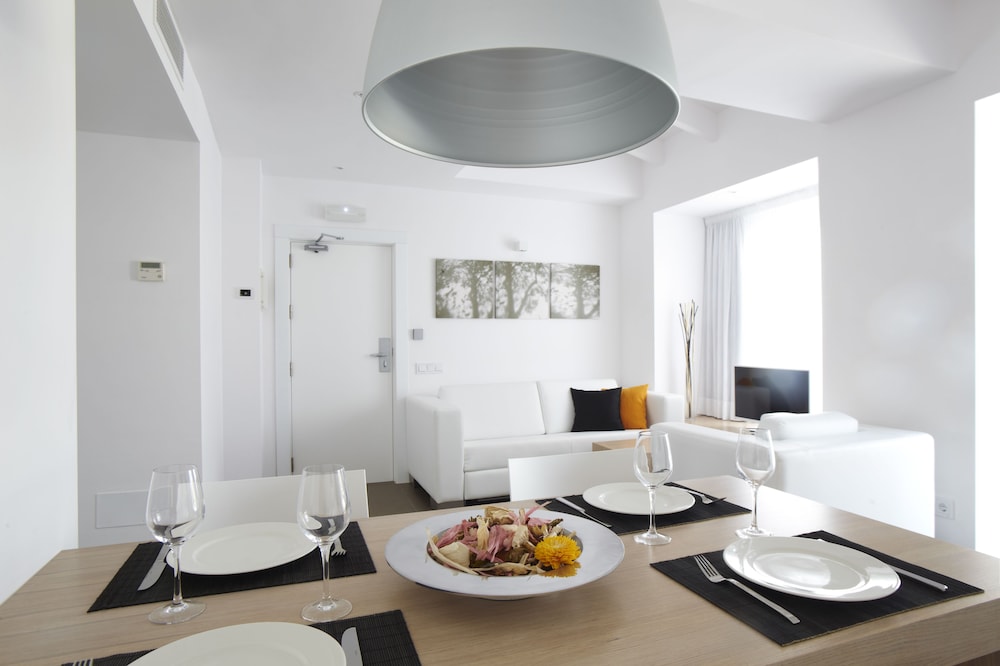 Ibiza Sun Apartments — Hotel rooms in Playa d'en Bossa, Balearic Islands