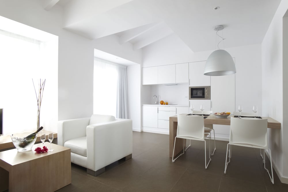 Ibiza Sun Apartments — Hotel rooms in Playa d'en Bossa, Balearic Islands