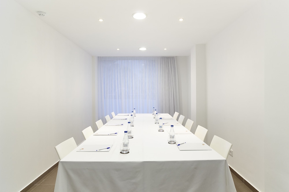 Ibiza Sun Apartments — Hotel building in Playa d'en Bossa, Balearic Islands