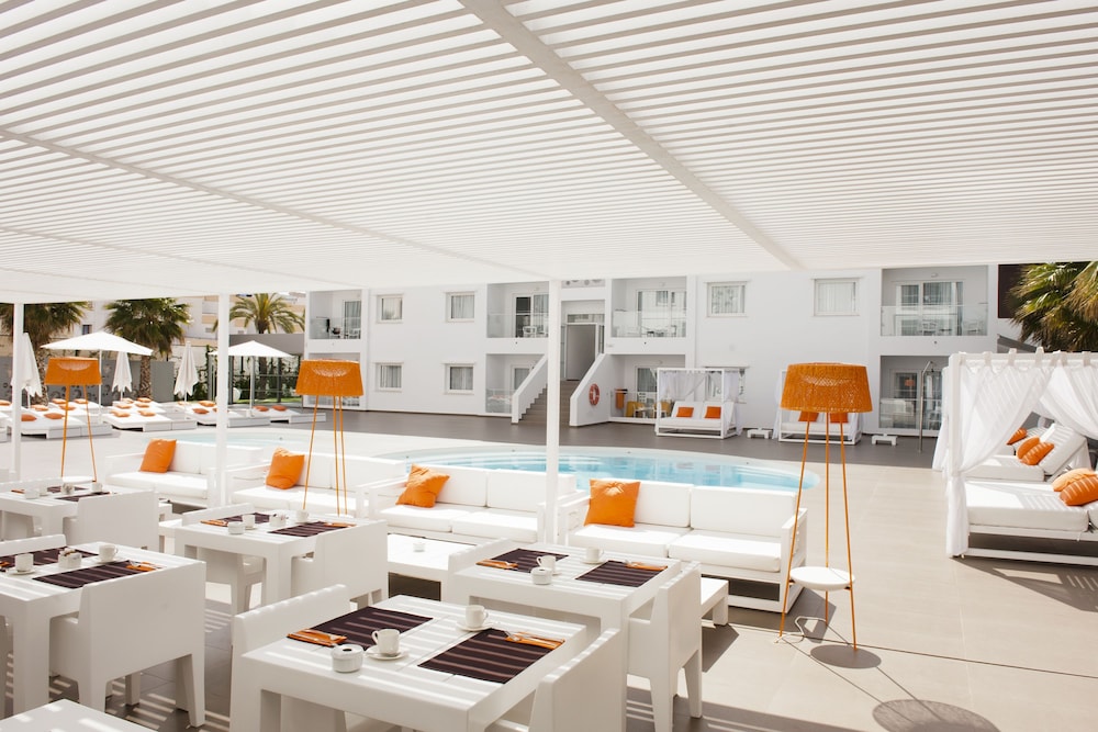 Ibiza Sun Apartments — Restaurant & bars in Playa d'en Bossa, Balearic Islands