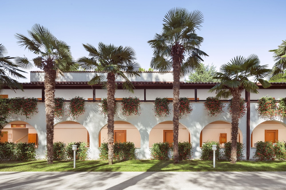 Villa Galijot Plava Laguna — Hotel building in Poreč, Istria