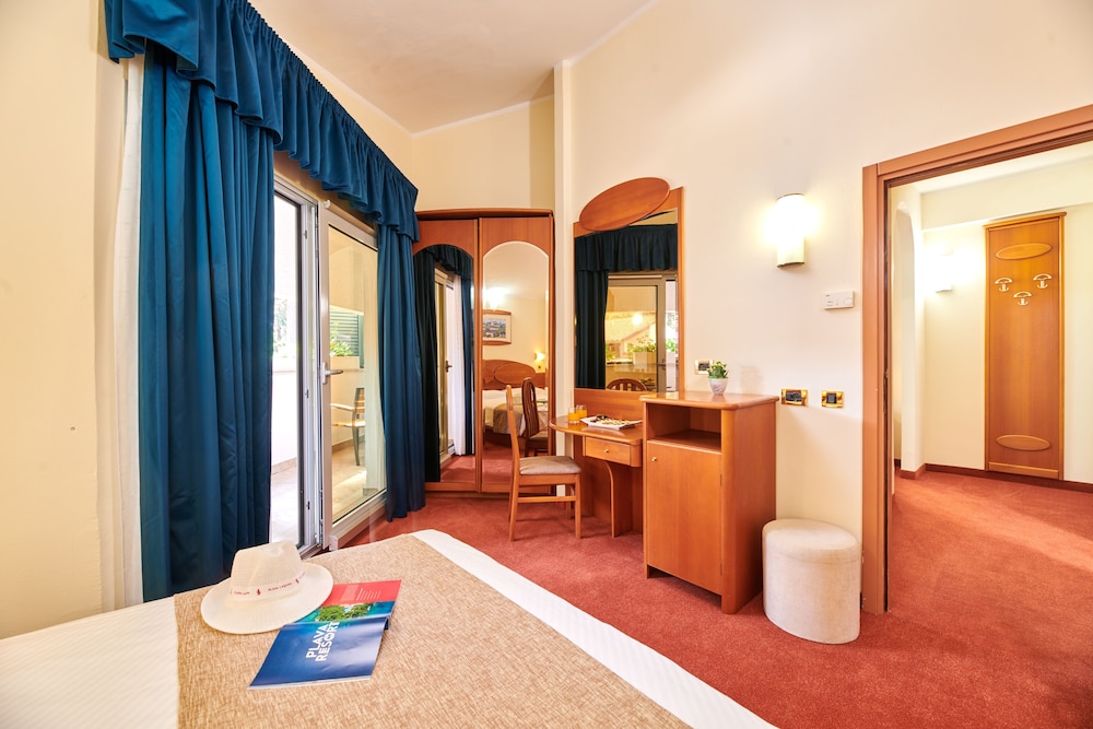 Villa Galijot Plava Laguna — Hotel rooms in Poreč, Istria