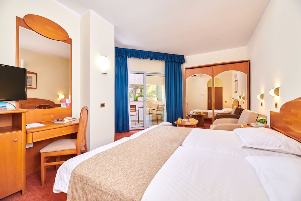Villa Galijot Plava Laguna — Hotel rooms in Poreč, Istria