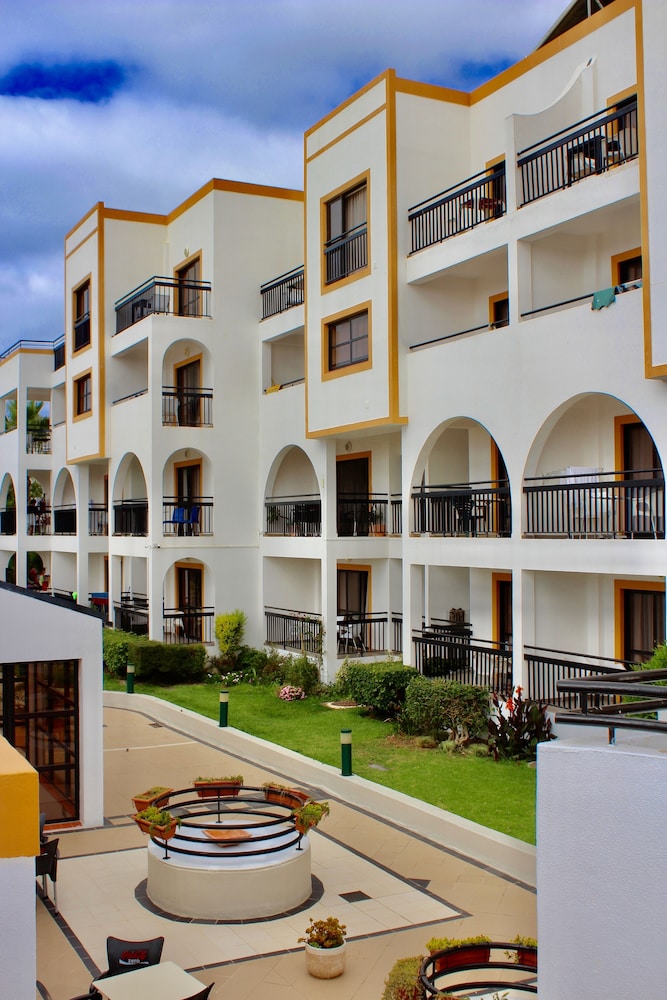 Alfagar Cerro Malpique — Hotel building in Albufeira, Faro
