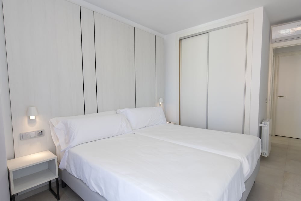 Aparthotel BCL Levante Beach — Hotel rooms in Benidorm, Valencian Community