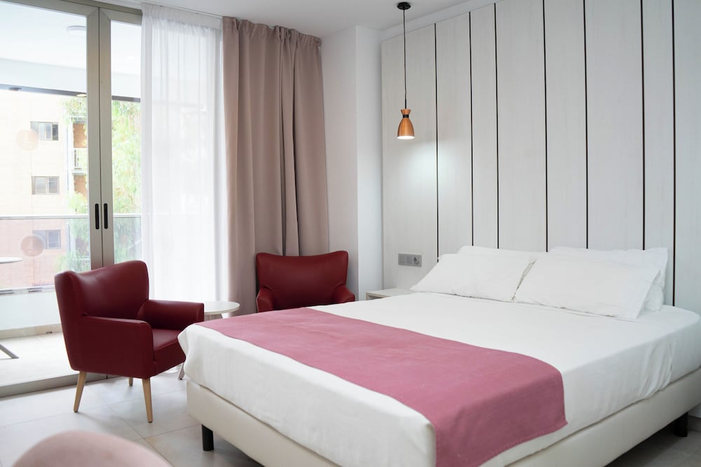 Aparthotel BCL Levante Beach — Hotel rooms in Benidorm, Valencian Community