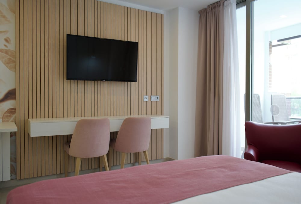 Aparthotel BCL Levante Beach — Hotel rooms in Benidorm, Valencian Community