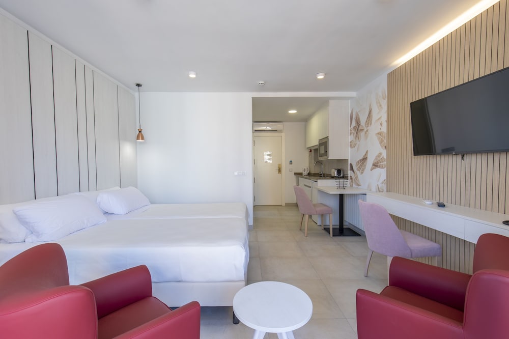 Aparthotel BCL Levante Beach — Hotel rooms in Benidorm, Valencian Community