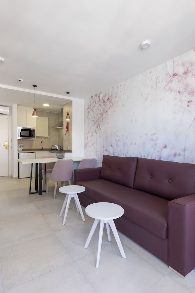 Aparthotel BCL Levante Beach — Hotel rooms in Benidorm, Valencian Community