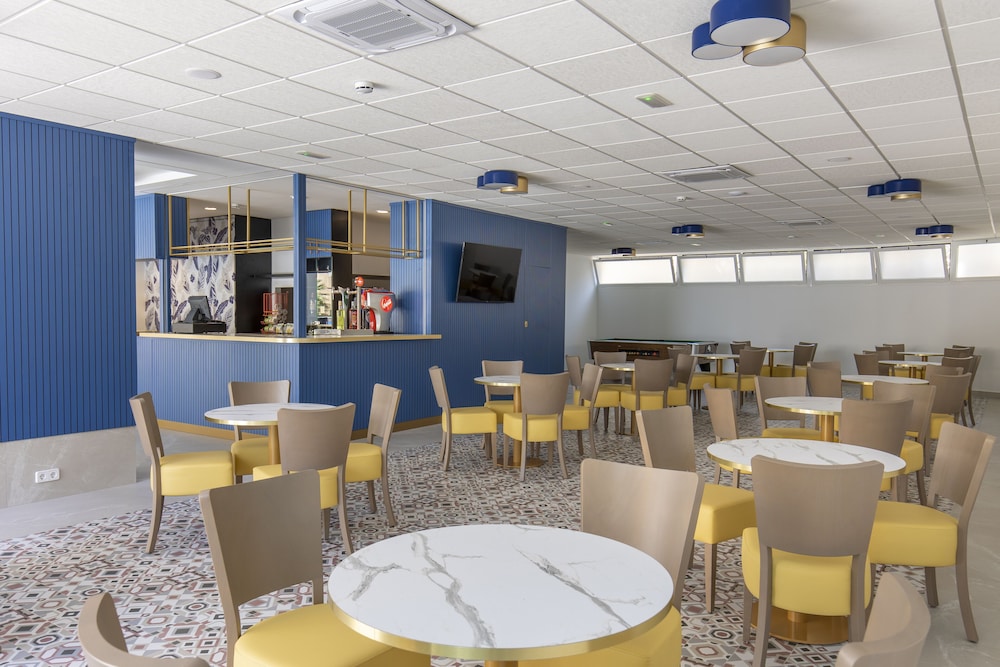 Aparthotel BCL Levante Beach — Restaurant & bars in Benidorm, Valencian Community