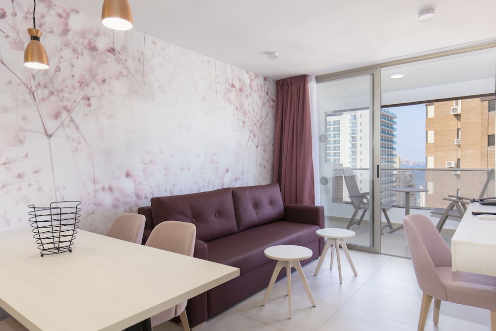 Aparthotel BCL Levante Beach — Hotel rooms in Benidorm, Valencian Community