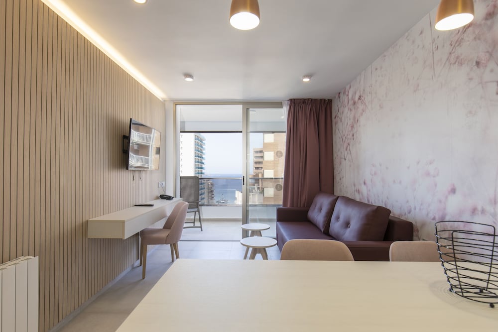 Aparthotel BCL Levante Beach — Hotel rooms in Benidorm, Valencian Community