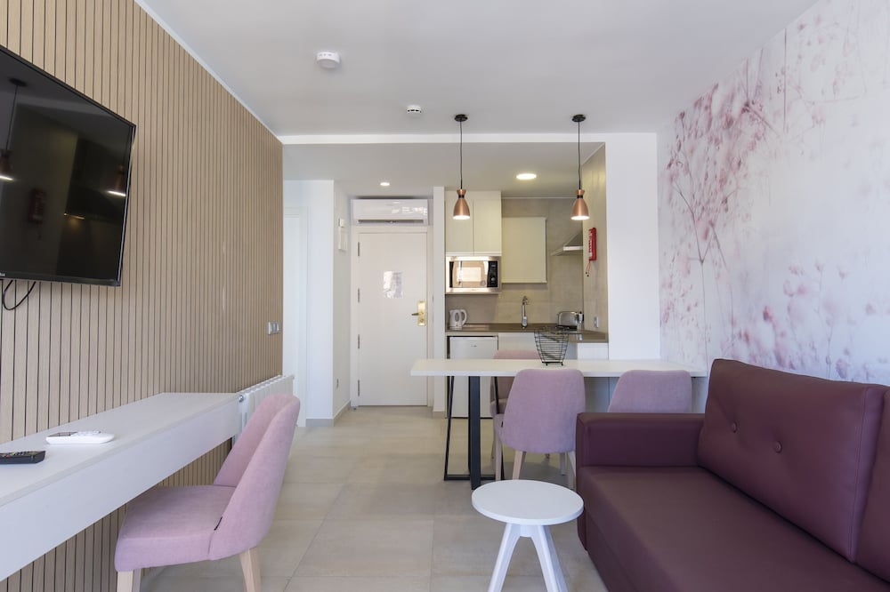Aparthotel BCL Levante Beach — Hotel rooms in Benidorm, Valencian Community
