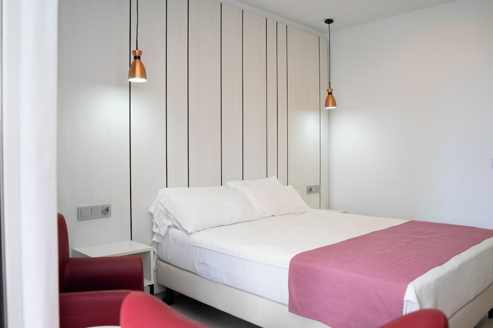 Aparthotel BCL Levante Beach — Hotel rooms in Benidorm, Valencian Community