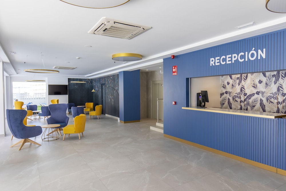 Aparthotel BCL Levante Beach — Hotel building in Benidorm, Valencian Community