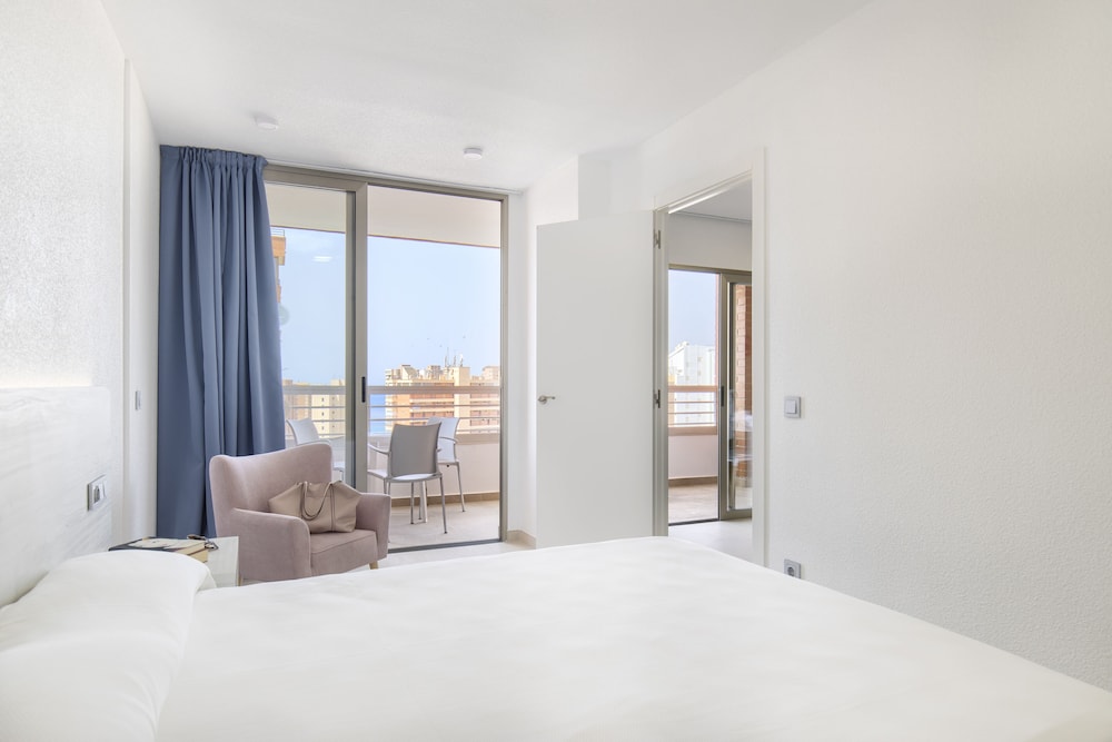 Aparthotel BCL Levante Lux — Hotel rooms in Benidorm, Valencian Community