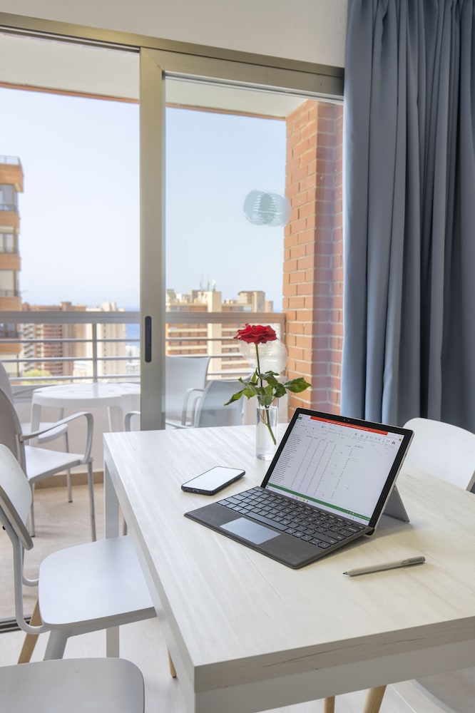 Aparthotel BCL Levante Lux — Hotel rooms in Benidorm, Valencian Community