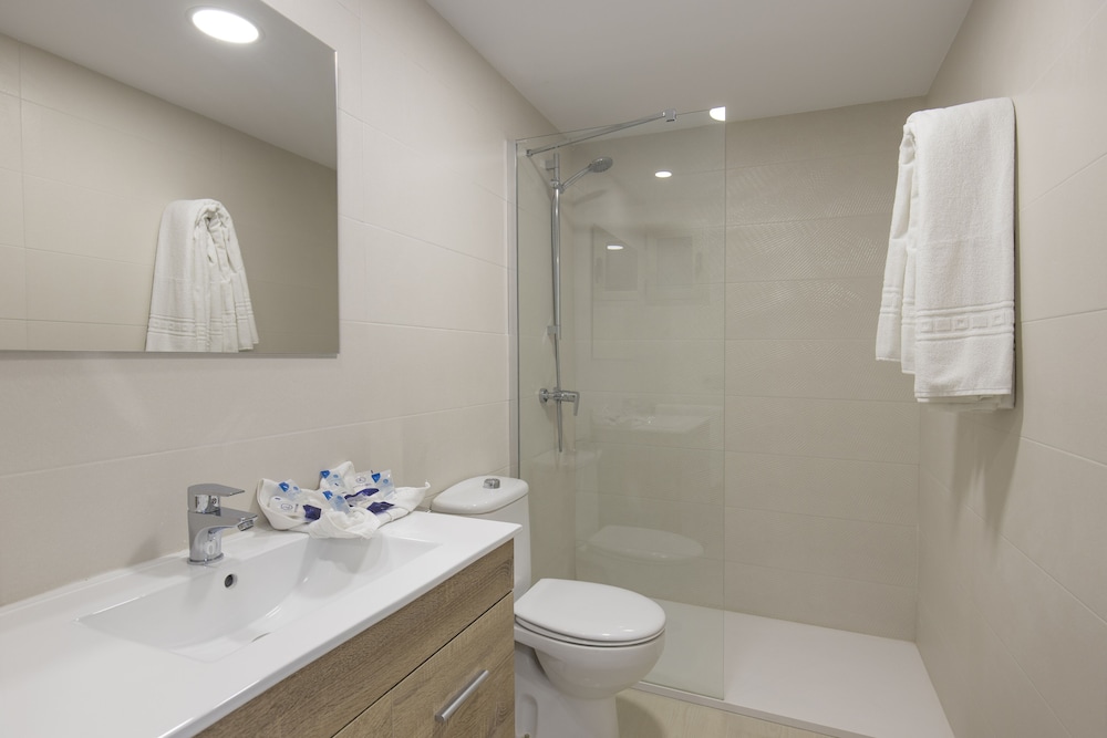 Aparthotel BCL Levante Lux — Hotel rooms in Benidorm, Valencian Community