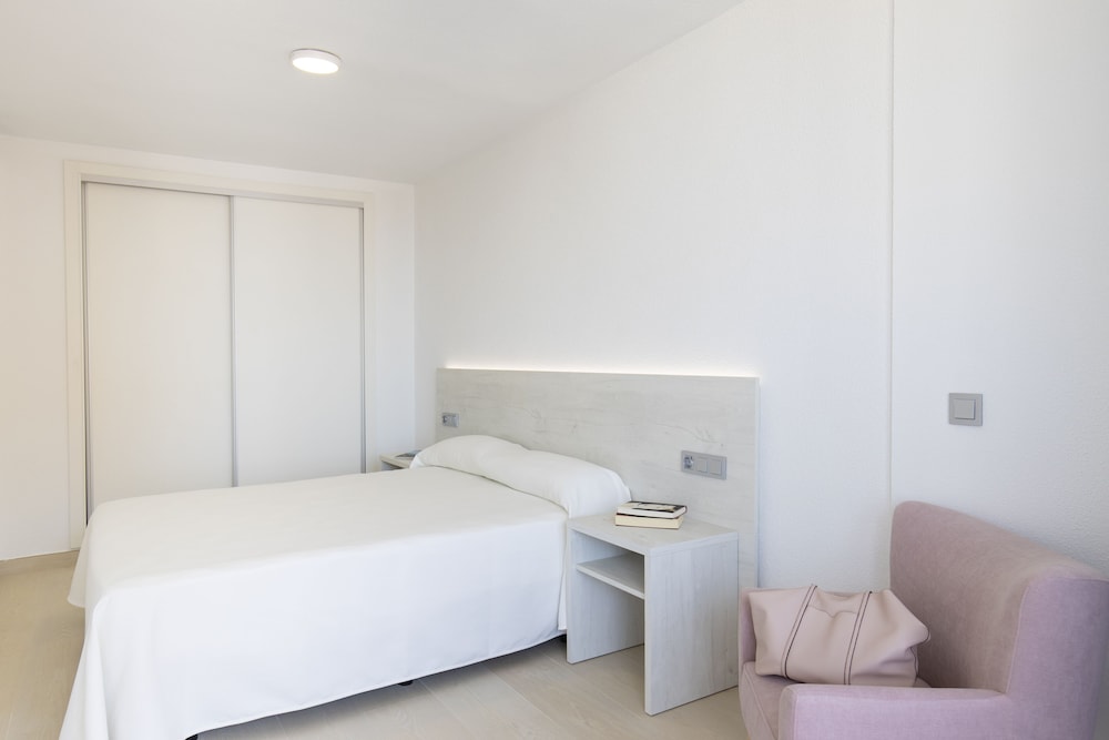 Aparthotel BCL Levante Lux — Hotel rooms in Benidorm, Valencian Community