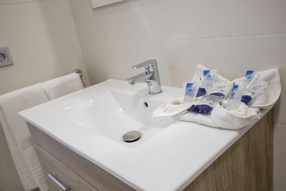 Aparthotel BCL Levante Lux — Hotel rooms in Benidorm, Valencian Community