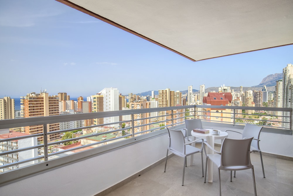 Aparthotel BCL Levante Lux — Hotel rooms in Benidorm, Valencian Community