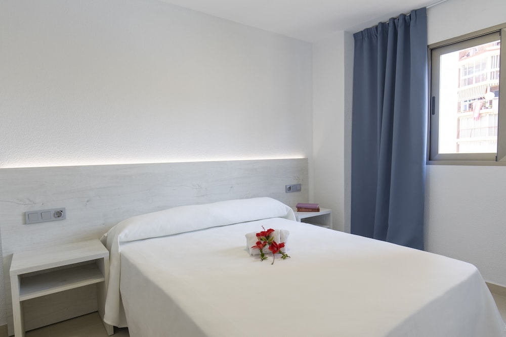 Aparthotel BCL Levante Lux — Hotel rooms in Benidorm, Valencian Community