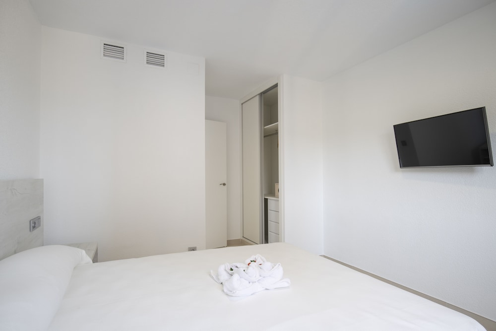 Aparthotel BCL Levante Lux — Hotel rooms in Benidorm, Valencian Community