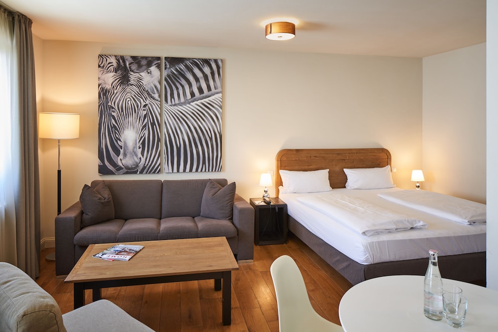 Mondrian Suites Berlin Checkpoint Charlie — Hotel rooms in Berlin, Berlin