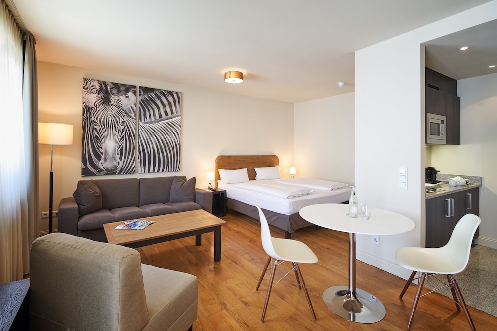 Mondrian Suites Berlin Checkpoint Charlie — Hotel rooms in Berlin, Berlin