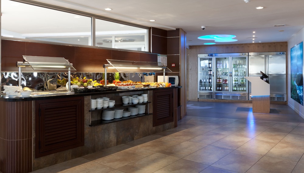 Marvell Club Aparthotel — Restaurant & bars in San Antonio, Balearic Islands