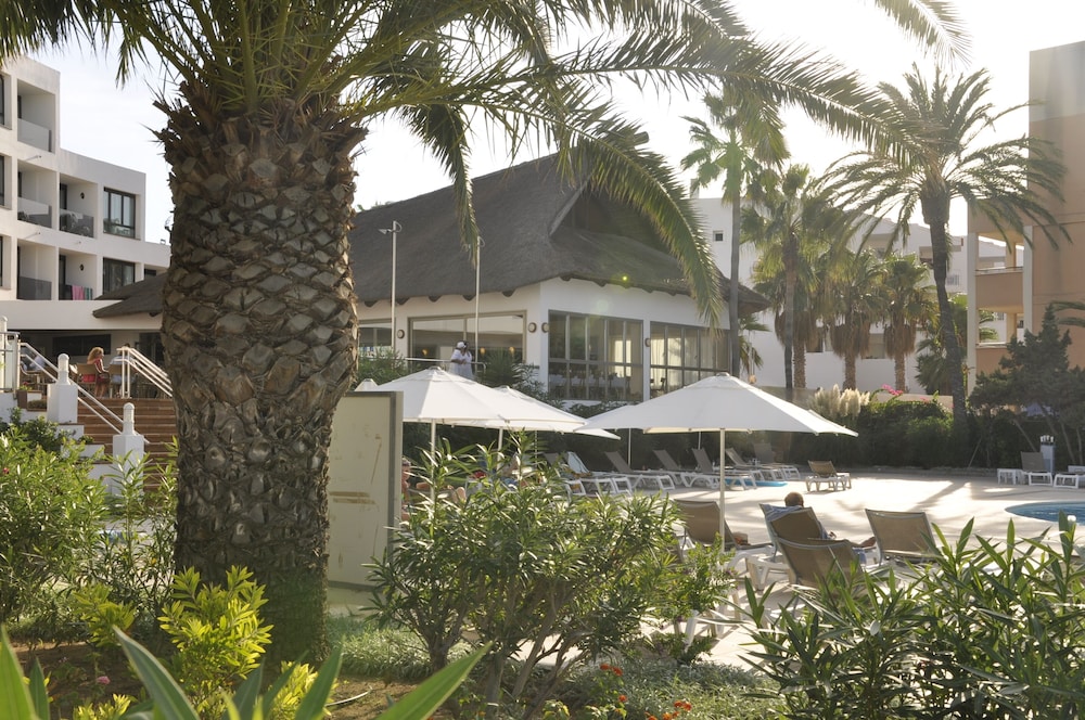 Marvell Club Aparthotel — Hotel building in San Antonio, Balearic Islands