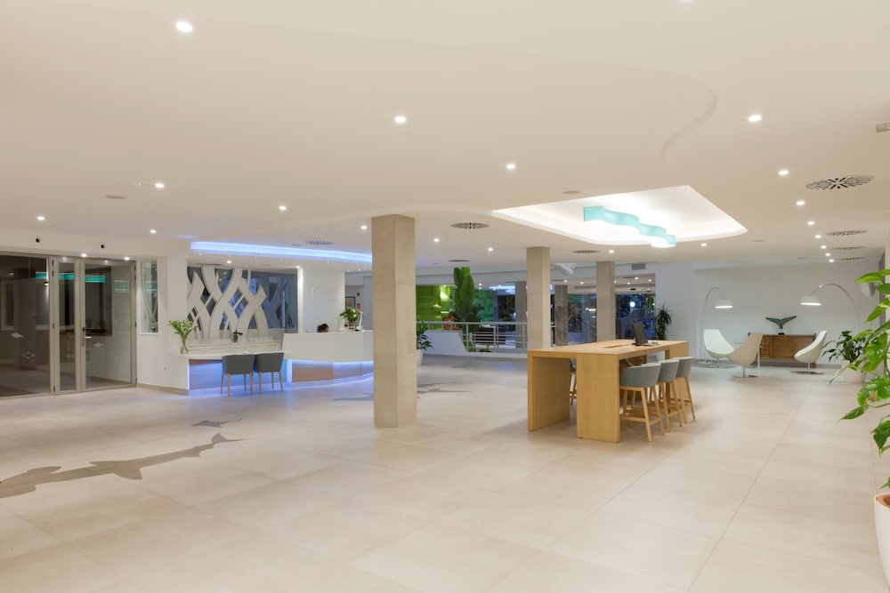 Marvell Club Aparthotel — Hotel building in San Antonio, Balearic Islands