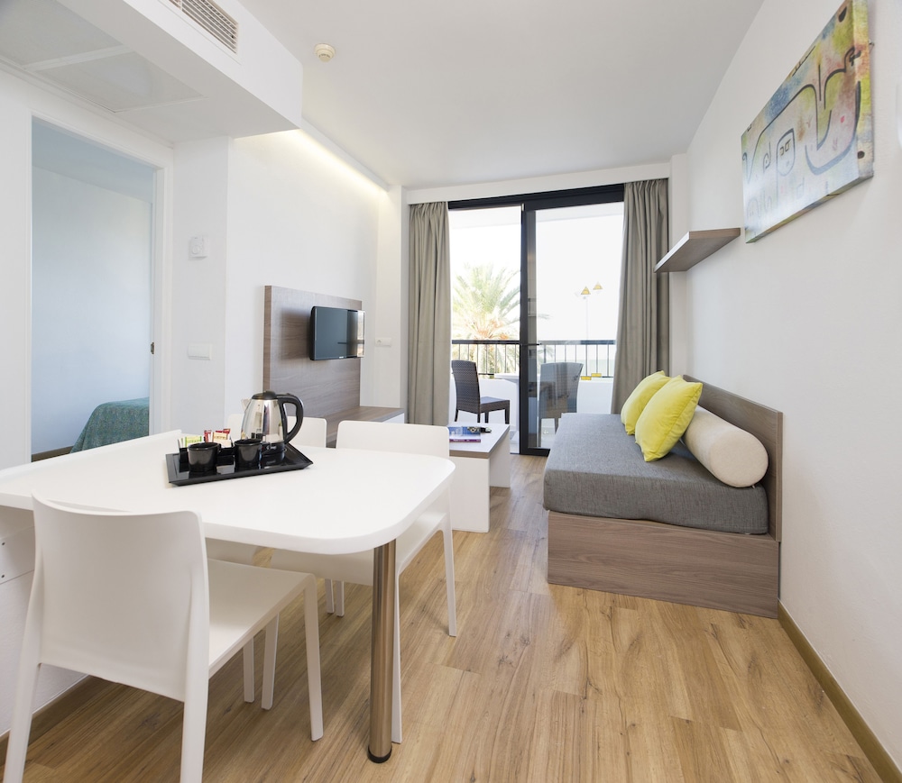 Marvell Club Aparthotel — Hotel rooms in San Antonio, Balearic Islands