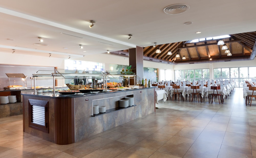 Marvell Club Aparthotel — Restaurant & bars in San Antonio, Balearic Islands