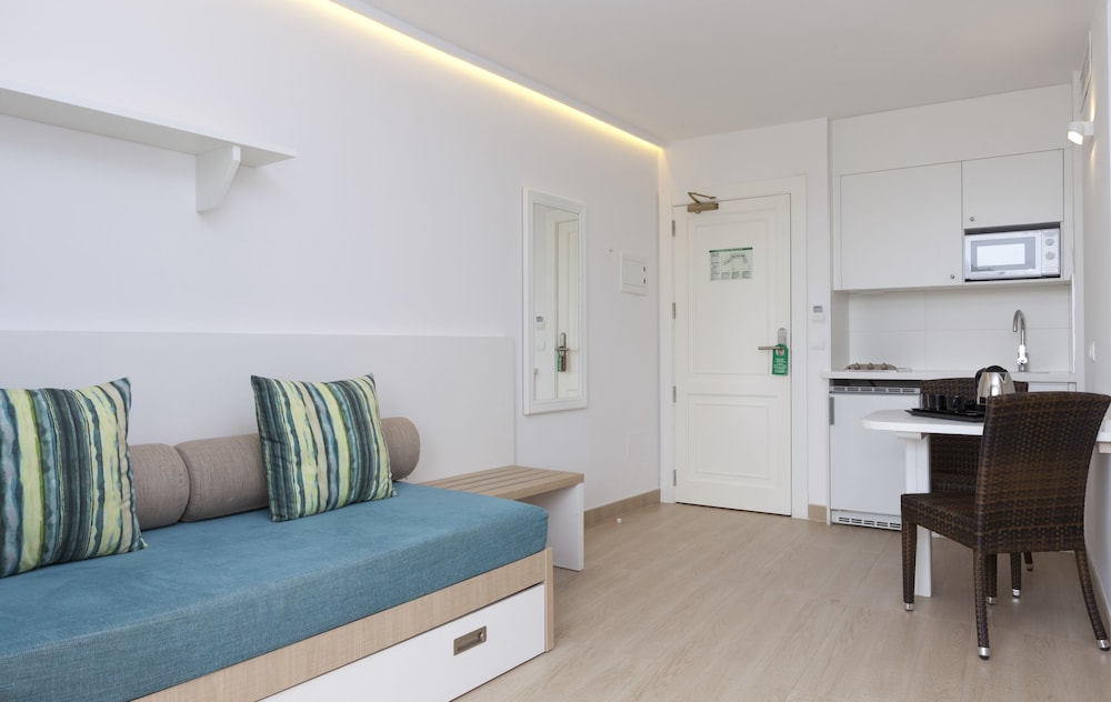 Marvell Club Aparthotel — Hotel rooms in San Antonio, Balearic Islands