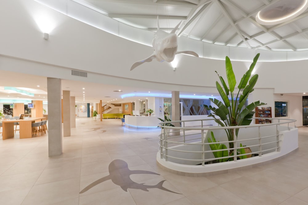 Marvell Club Aparthotel — Hotel building in San Antonio, Balearic Islands