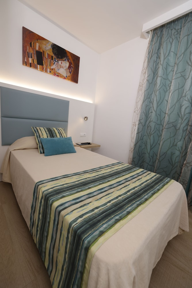 Marvell Club Aparthotel — Hotel rooms in San Antonio, Balearic Islands