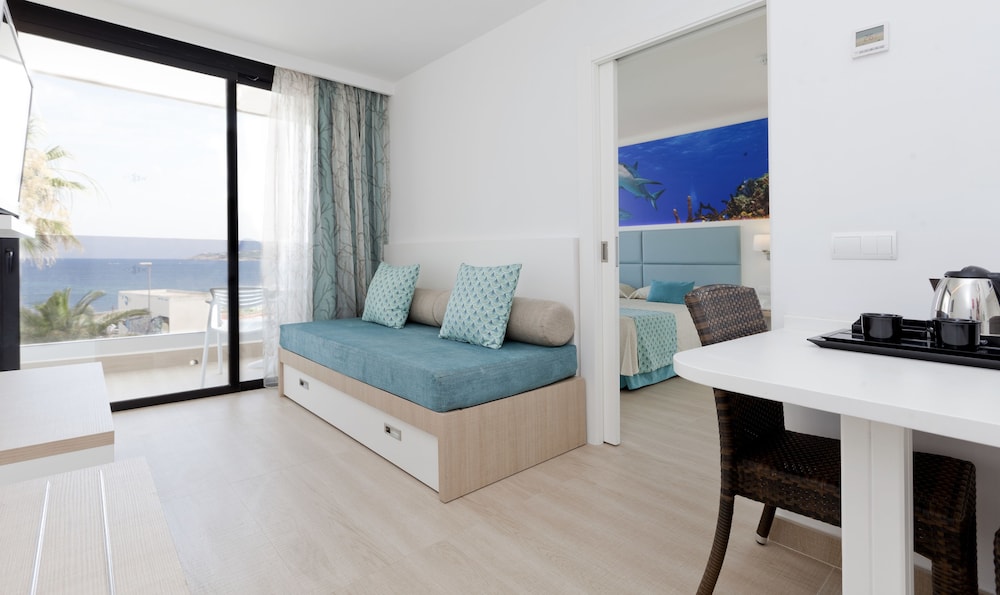 Marvell Club Aparthotel — Hotel rooms in San Antonio, Balearic Islands