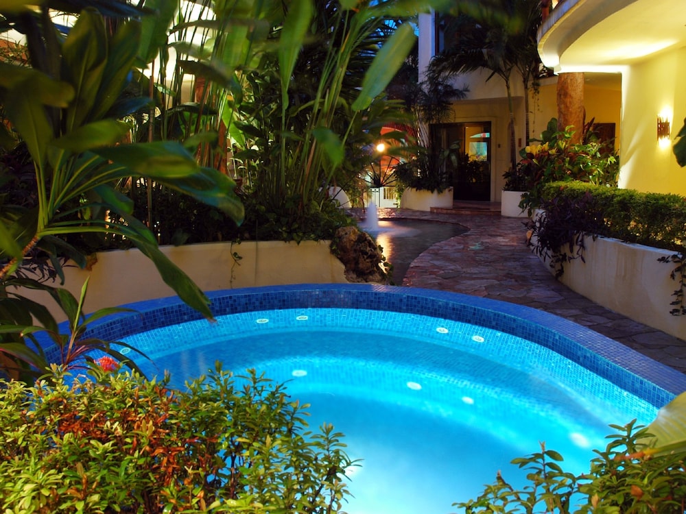 Villas Sacbe Condo Hotel and Beach Club — Swimming pool in Playa del Carmen, Quintana Roo