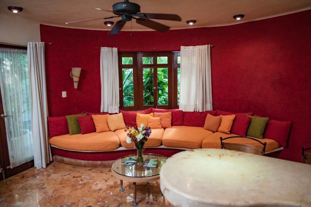 Villas Sacbe Condo Hotel and Beach Club — Hotel rooms in Playa del Carmen, Quintana Roo