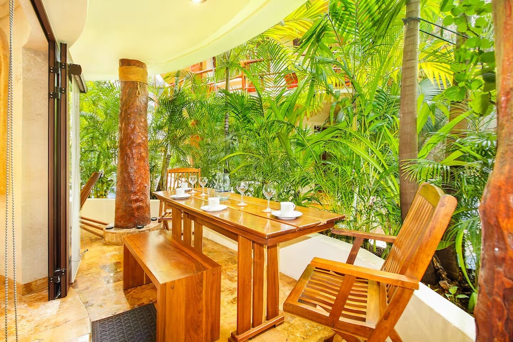 Villas Sacbe Condo Hotel and Beach Club — Restaurant & bars in Playa del Carmen, Quintana Roo