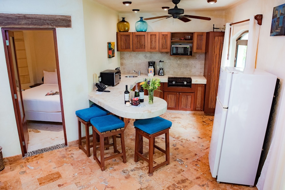 Villas Sacbe Condo Hotel and Beach Club — Hotel rooms in Playa del Carmen, Quintana Roo