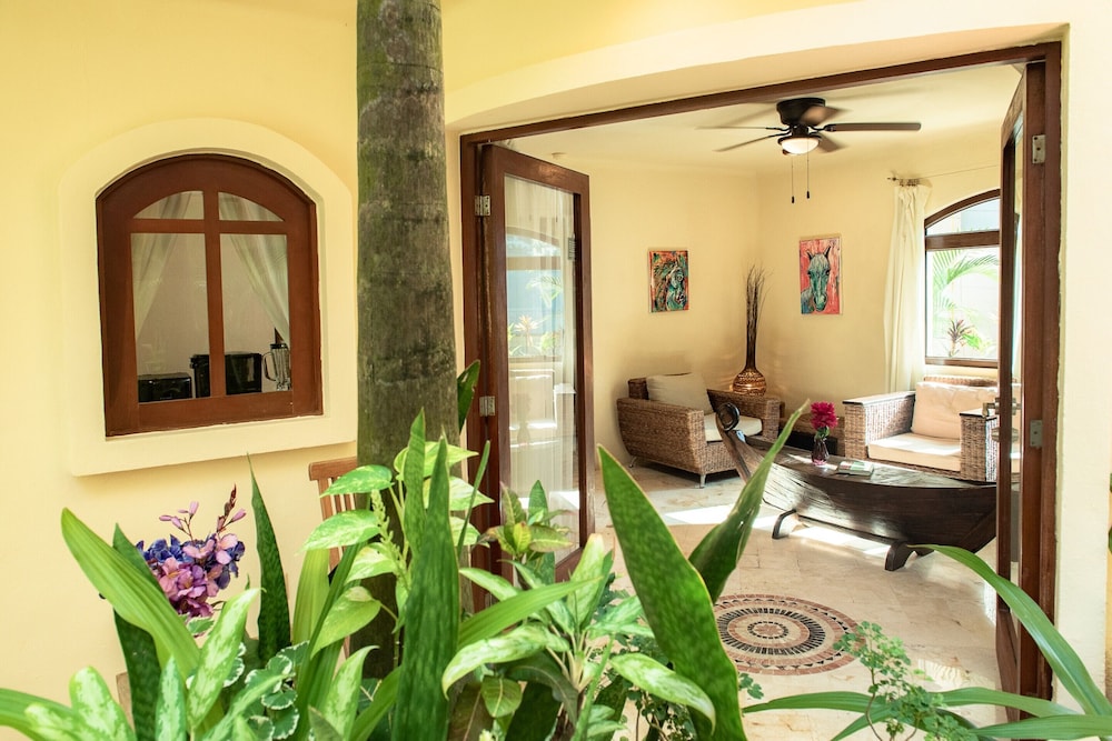 Villas Sacbe Condo Hotel and Beach Club — Hotel rooms in Playa del Carmen, Quintana Roo