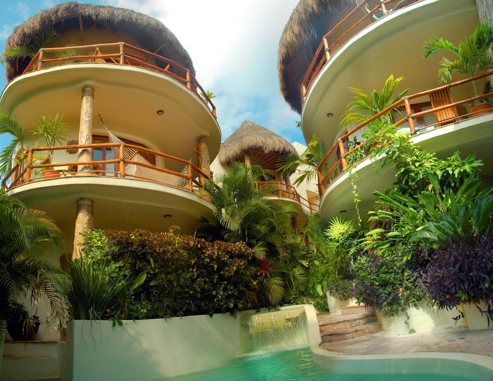 Villas Sacbe Condo Hotel and Beach Club — Hotel building in Playa del Carmen, Quintana Roo