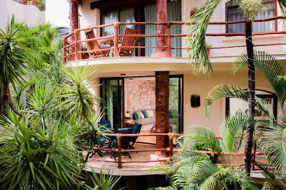 Villas Sacbe Condo Hotel and Beach Club — Hotel building in Playa del Carmen, Quintana Roo