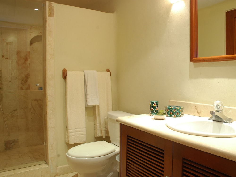 Villas Sacbe Condo Hotel and Beach Club — Hotel rooms in Playa del Carmen, Quintana Roo
