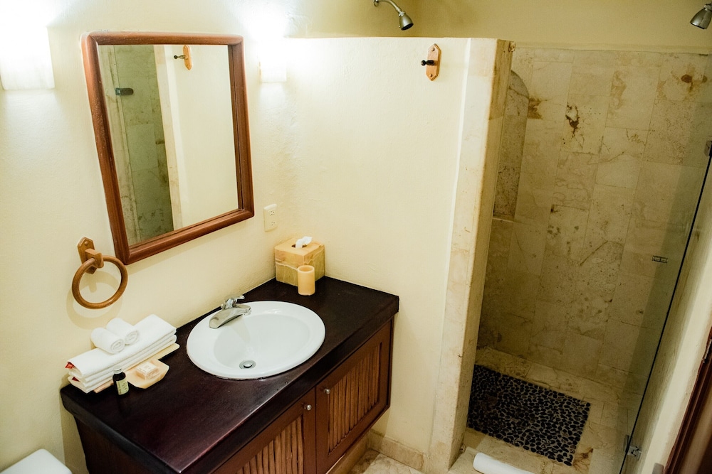 Villas Sacbe Condo Hotel and Beach Club — Hotel rooms in Playa del Carmen, Quintana Roo