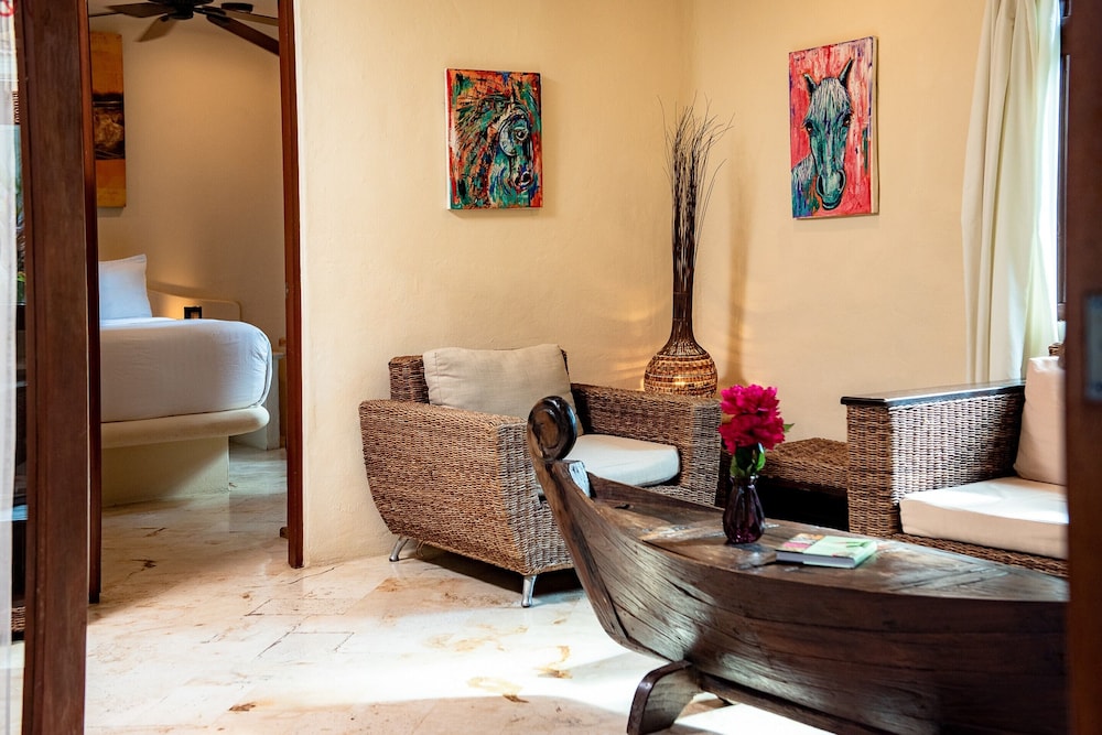 Villas Sacbe Condo Hotel and Beach Club — Hotel rooms in Playa del Carmen, Quintana Roo